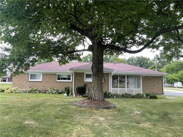 110 Ellis Ave, Hermitage, PA 16148