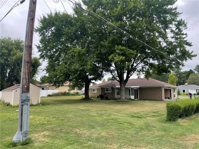 110 Ellis Ave, Hermitage, PA 16148