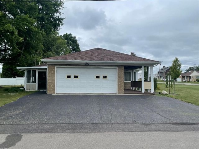 110 Ellis Ave, Hermitage, PA 16148