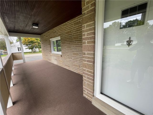 110 Ellis Ave, Hermitage, PA 16148