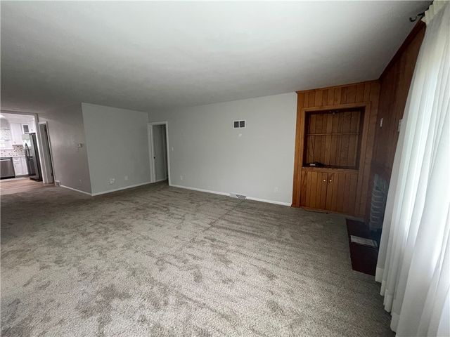 110 Ellis Ave, Hermitage, PA 16148