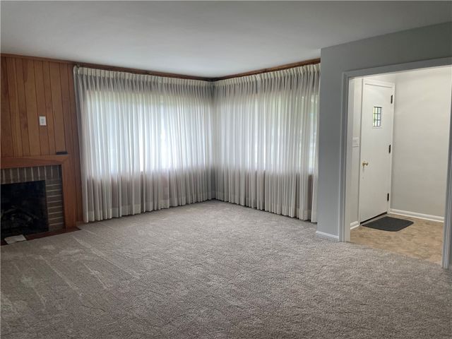 110 Ellis Ave, Hermitage, PA 16148