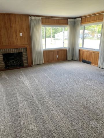 110 Ellis Ave, Hermitage, PA 16148