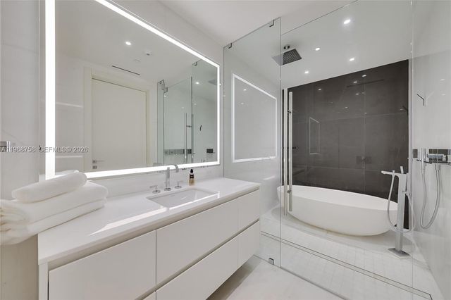 300 Biscayne Boulevard Way 1105C, Miami, FL 33131