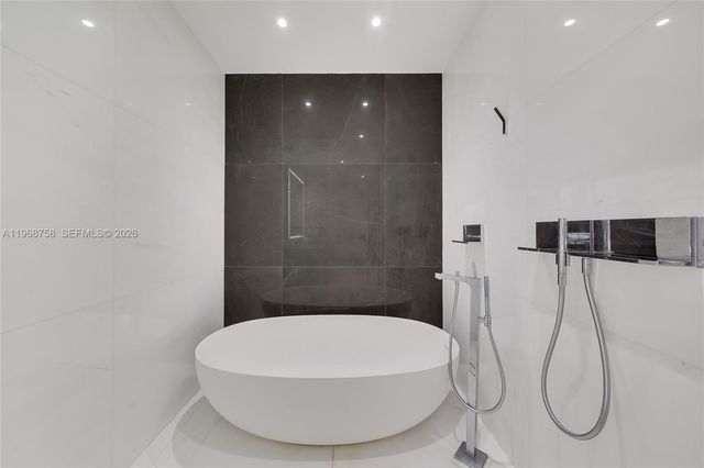 300 Biscayne Boulevard Way 1105C, Miami, FL 33131