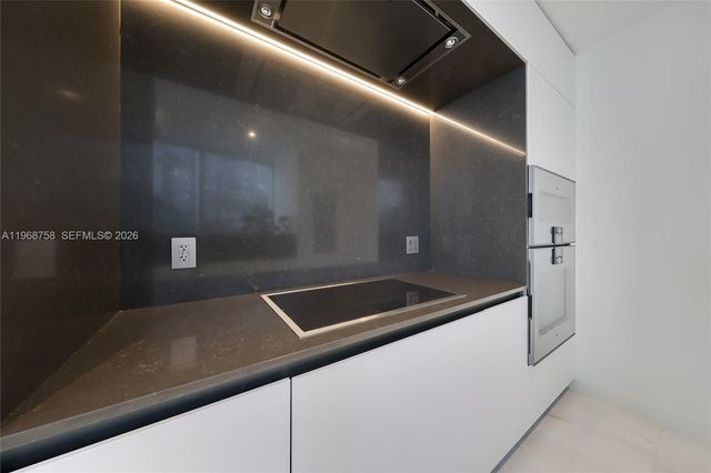 300 Biscayne Boulevard Way 1105C, Miami, FL 33131