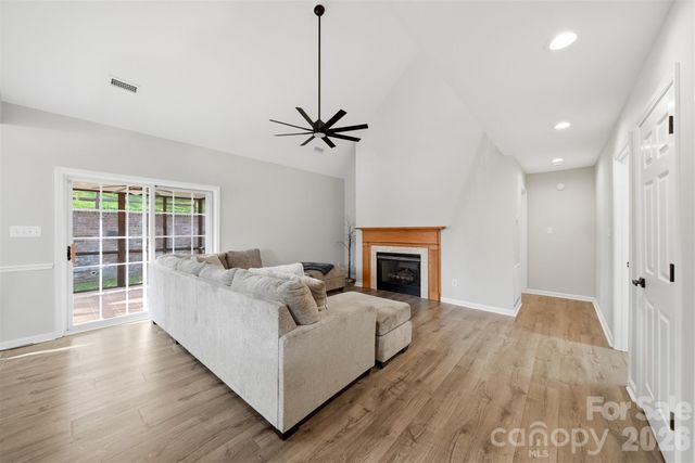 2478 23rd Street NE, Hickory, NC 28601