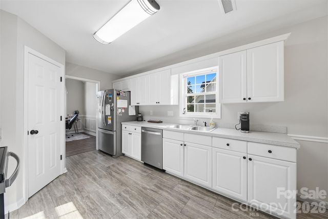 2478 23rd Street NE, Hickory, NC 28601