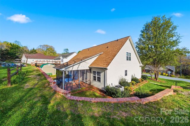 2478 23rd Street NE, Hickory, NC 28601