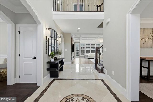 802 COTTAGE ST SW, Vienna, VA 22180