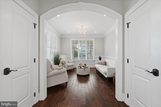 802 COTTAGE ST SW, Vienna, VA 22180