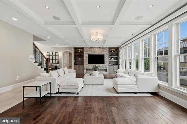 802 COTTAGE ST SW, Vienna, VA 22180