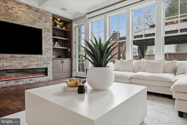 802 COTTAGE ST SW, Vienna, VA 22180