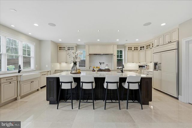 802 COTTAGE ST SW, Vienna, VA 22180