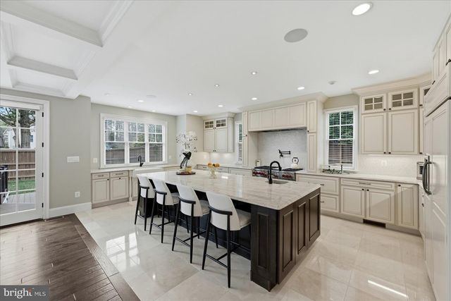 802 COTTAGE ST SW, Vienna, VA 22180