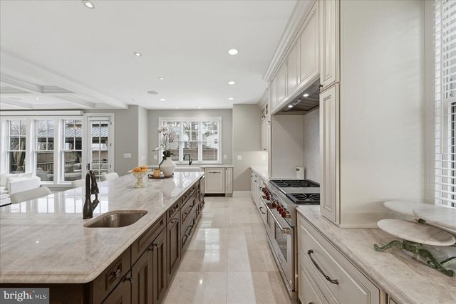 802 COTTAGE ST SW, Vienna, VA 22180