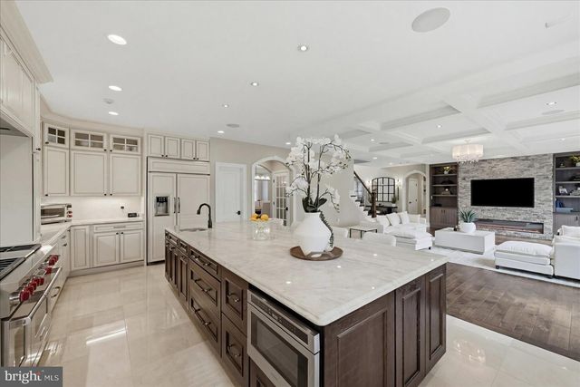 802 COTTAGE ST SW, Vienna, VA 22180