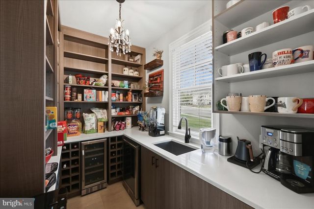 802 COTTAGE ST SW, Vienna, VA 22180