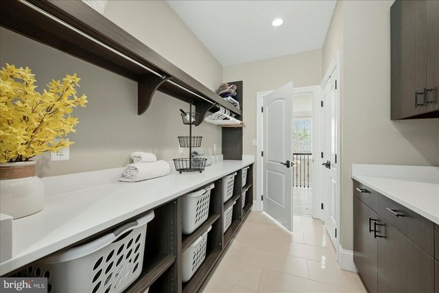 802 COTTAGE ST SW, Vienna, VA 22180