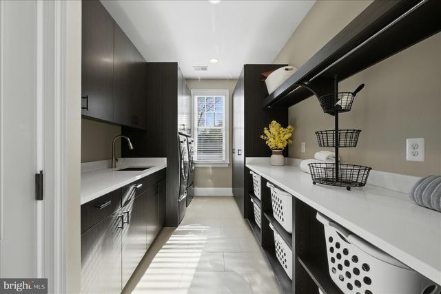 802 COTTAGE ST SW, Vienna, VA 22180