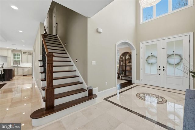 802 COTTAGE ST SW, Vienna, VA 22180