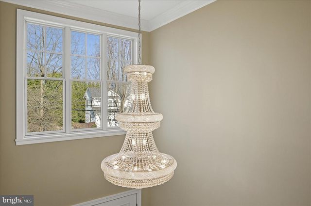 802 COTTAGE ST SW, Vienna, VA 22180