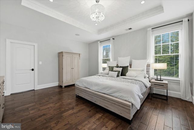 802 COTTAGE ST SW, Vienna, VA 22180