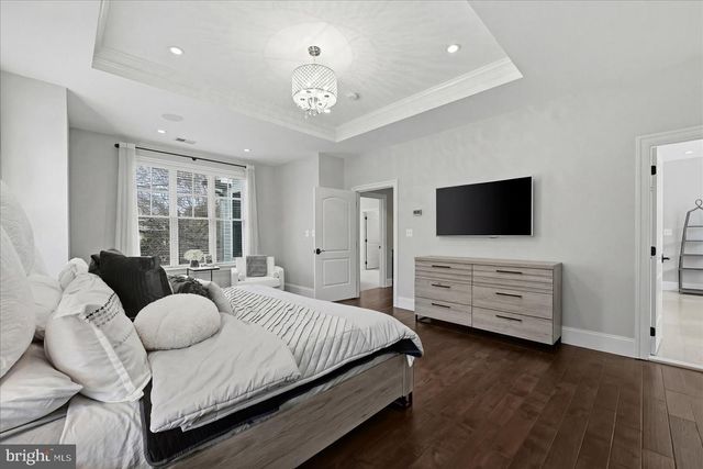 802 COTTAGE ST SW, Vienna, VA 22180