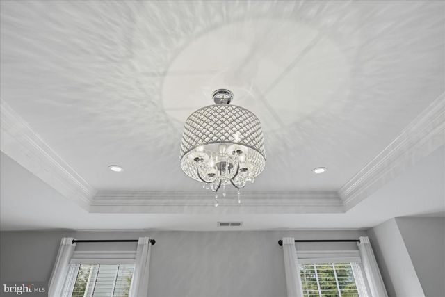 802 COTTAGE ST SW, Vienna, VA 22180