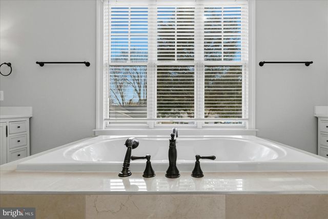 802 COTTAGE ST SW, Vienna, VA 22180