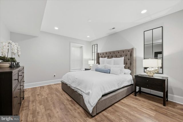 802 COTTAGE ST SW, Vienna, VA 22180