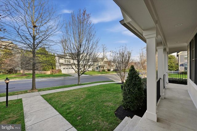 802 COTTAGE ST SW, Vienna, VA 22180