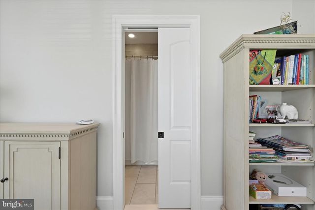 802 COTTAGE ST SW, Vienna, VA 22180