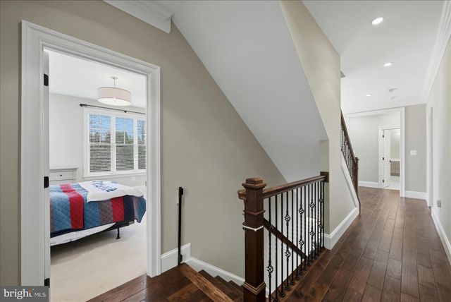 802 COTTAGE ST SW, Vienna, VA 22180