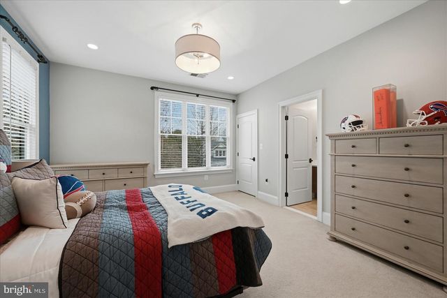 802 COTTAGE ST SW, Vienna, VA 22180