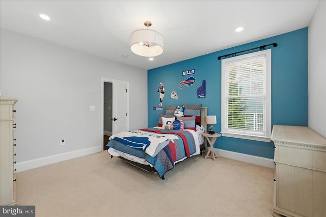 802 COTTAGE ST SW, Vienna, VA 22180