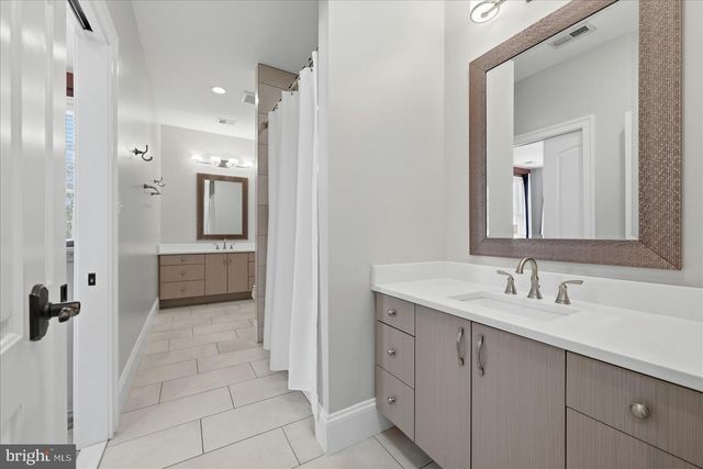 802 COTTAGE ST SW, Vienna, VA 22180