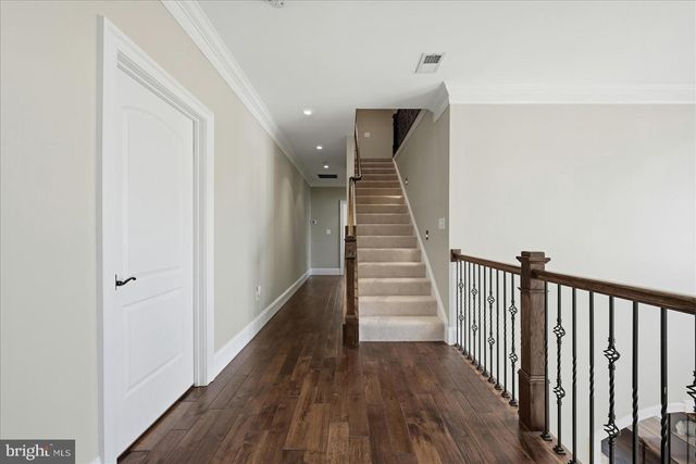 802 COTTAGE ST SW, Vienna, VA 22180