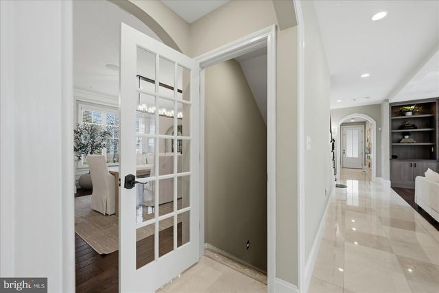 802 COTTAGE ST SW, Vienna, VA 22180