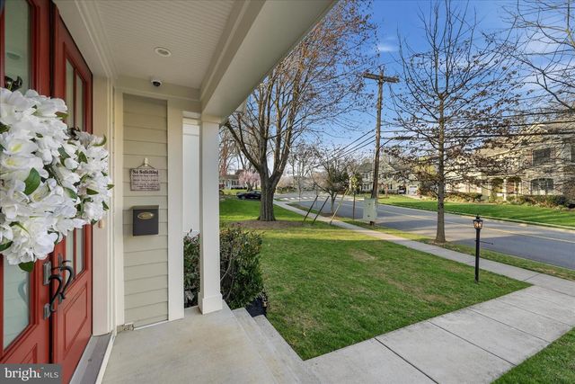 802 COTTAGE ST SW, Vienna, VA 22180