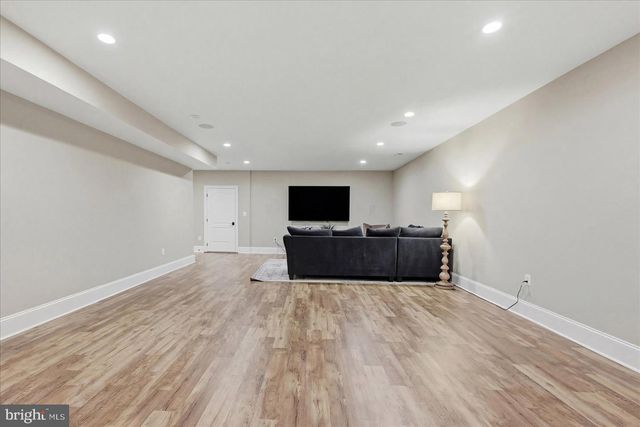 802 COTTAGE ST SW, Vienna, VA 22180