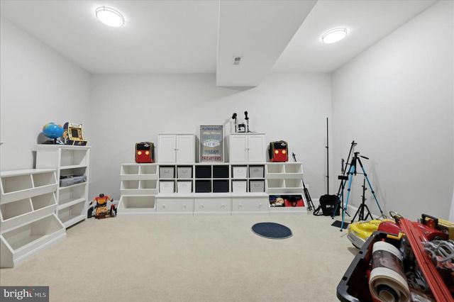 802 COTTAGE ST SW, Vienna, VA 22180