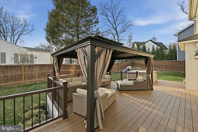 802 COTTAGE ST SW, Vienna, VA 22180