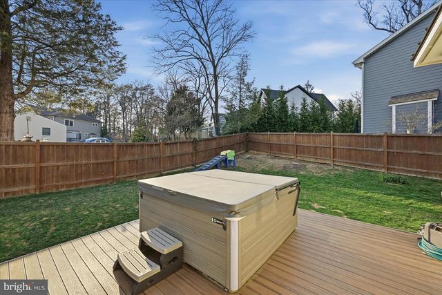 802 COTTAGE ST SW, Vienna, VA 22180