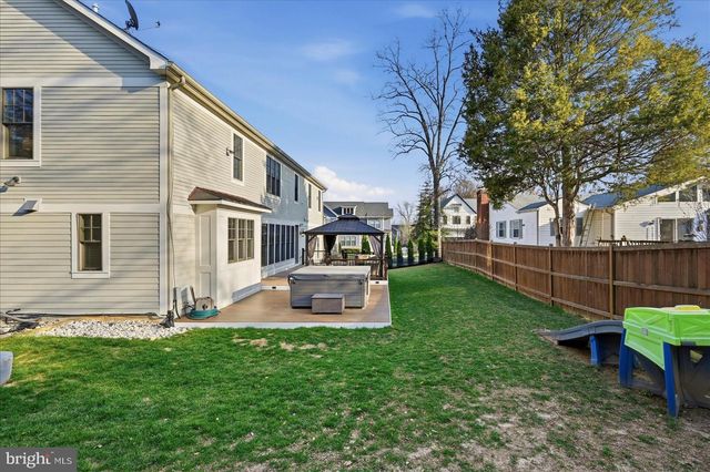 802 COTTAGE ST SW, Vienna, VA 22180