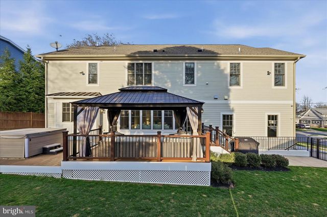 802 COTTAGE ST SW, Vienna, VA 22180