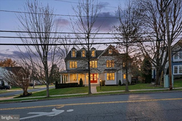 802 COTTAGE ST SW, Vienna, VA 22180