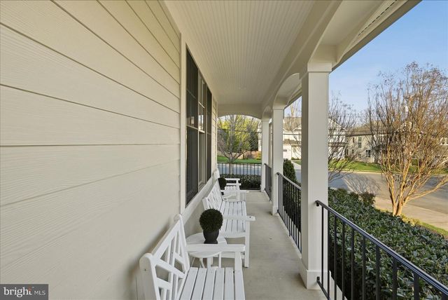 802 COTTAGE ST SW, Vienna, VA 22180