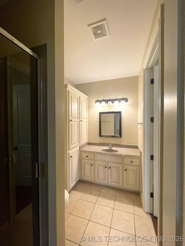 412 E B Street 412 B, Jenks, OK 74037