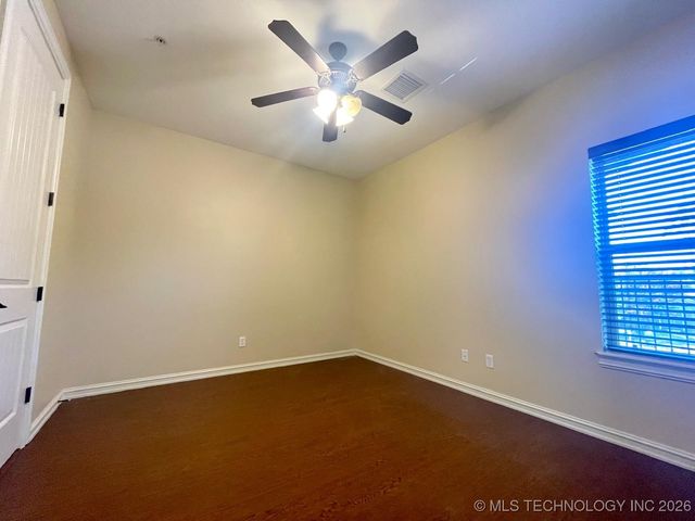 412 E B Street 412 B, Jenks, OK 74037